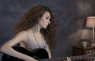 Alternatif Müziğin Başarılı İsmi Sena Şener Konseri Alternatif Müziğin Başarılı İsmi Sena Şener Konseri