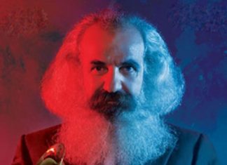 Marx İstanbul’da Tiyatro Oyunu Marx İstanbul'da Tiyatro Oyunu