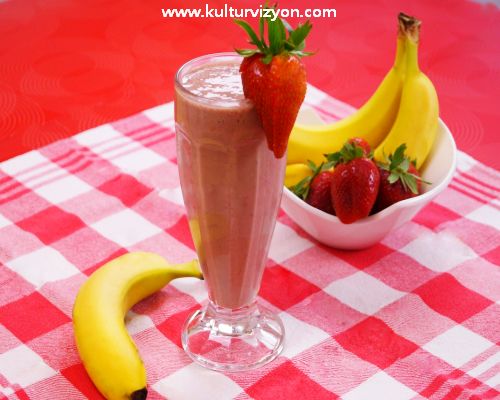 cilekli-muzlu-smoothie Çilekli Muzlu Smoothie
