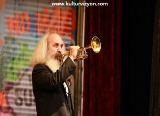 Marx İstanbul’da Marx İstanbul'da Tiyatro Oyunu