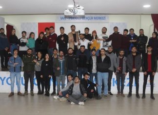 Geleceğin Oyuncuları ‘Tiyatro-Skeç Gösterim Projesi’nde Yetişiyor Geleceğin Oyuncuları 'Tiyatro-Skeç Gösterim Projesi'nde Yetişiyor