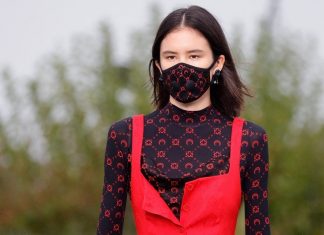 Maskeler Moda Dünyasına Yaradı Maskeler Moda Dünyasına Yaradı