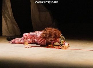 Bir Delinin Güncesi Müzede Sahnede Bir Delinin Güncesi Müzede Sahnede