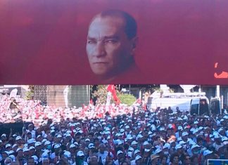Halk CHP’yi Kurtarıcı Olarak Görüyor