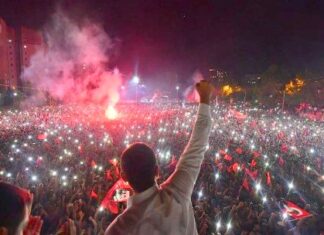 CHP’nin Tarihi Zaferi Umudun Kızıl Devrimi CHP'nin Tarihi Zaferi Umudun Kızıl Devrimi